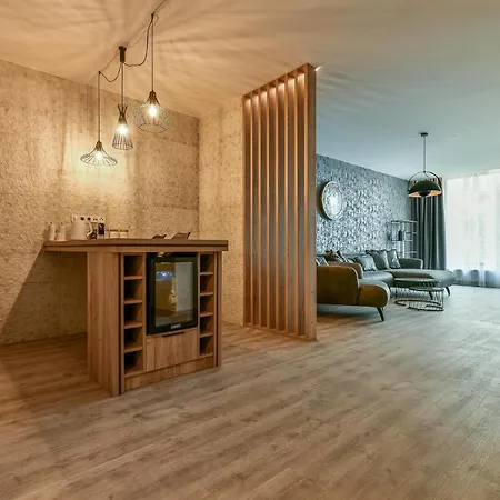 Hotel Stracena *