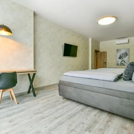 Stracena Hotel *